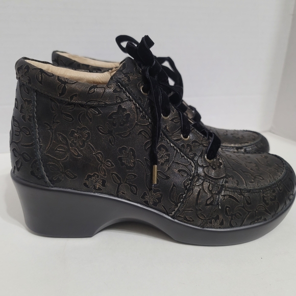 Alegria Bronze Black Floral Lace Up Boots Whimsigoth Style Sz 41 (US Sz 10.5-11) - Picture 1 of 14